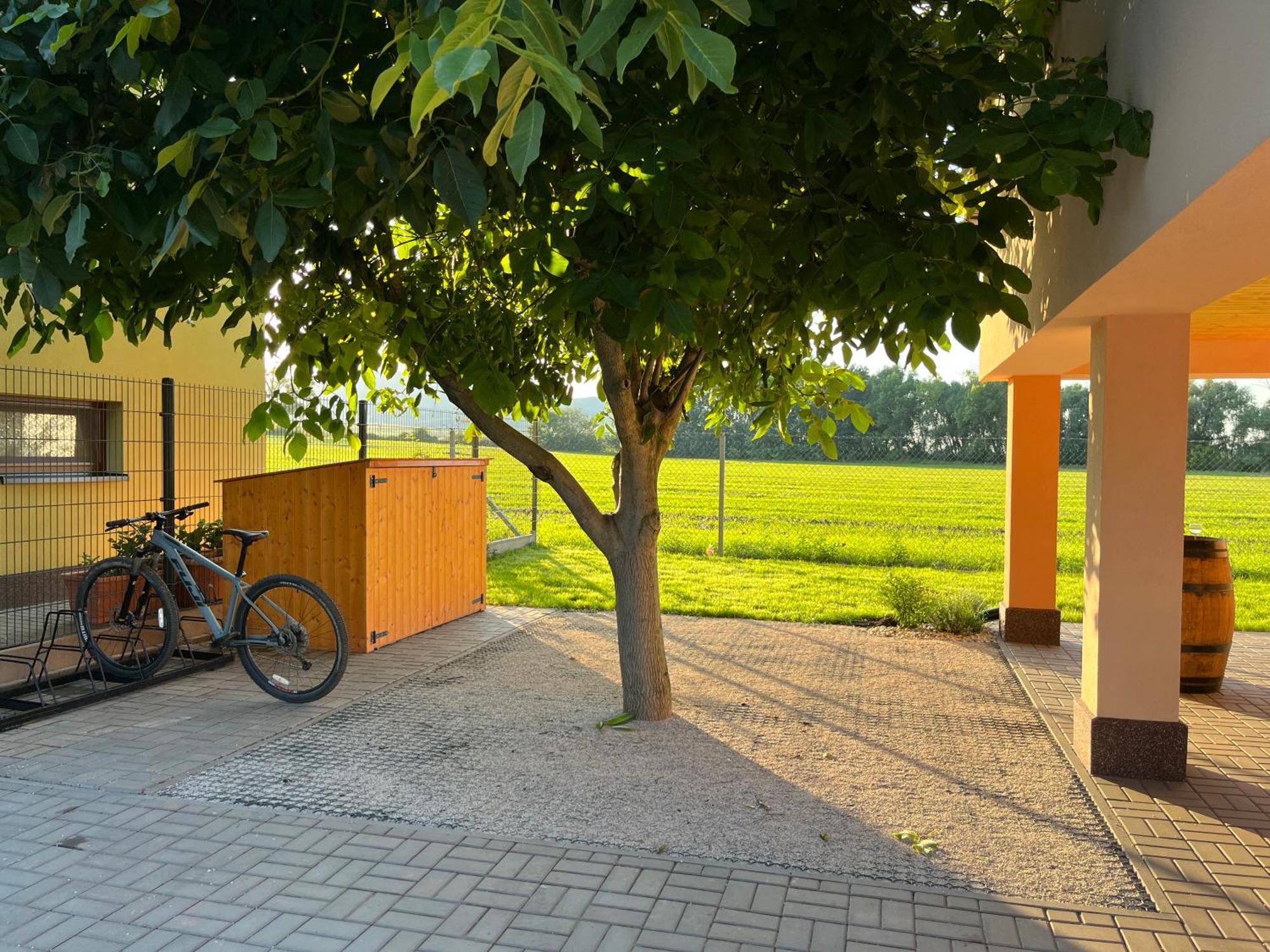 Rekreacni Dum U Jezer, Milovice 6 Villa Luaran gambar